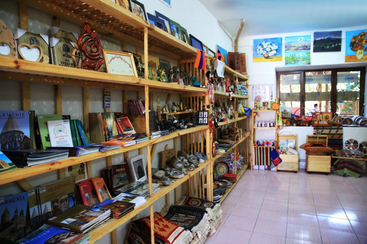 Machanents Art Hotel Vagharshapat Luaran gambar